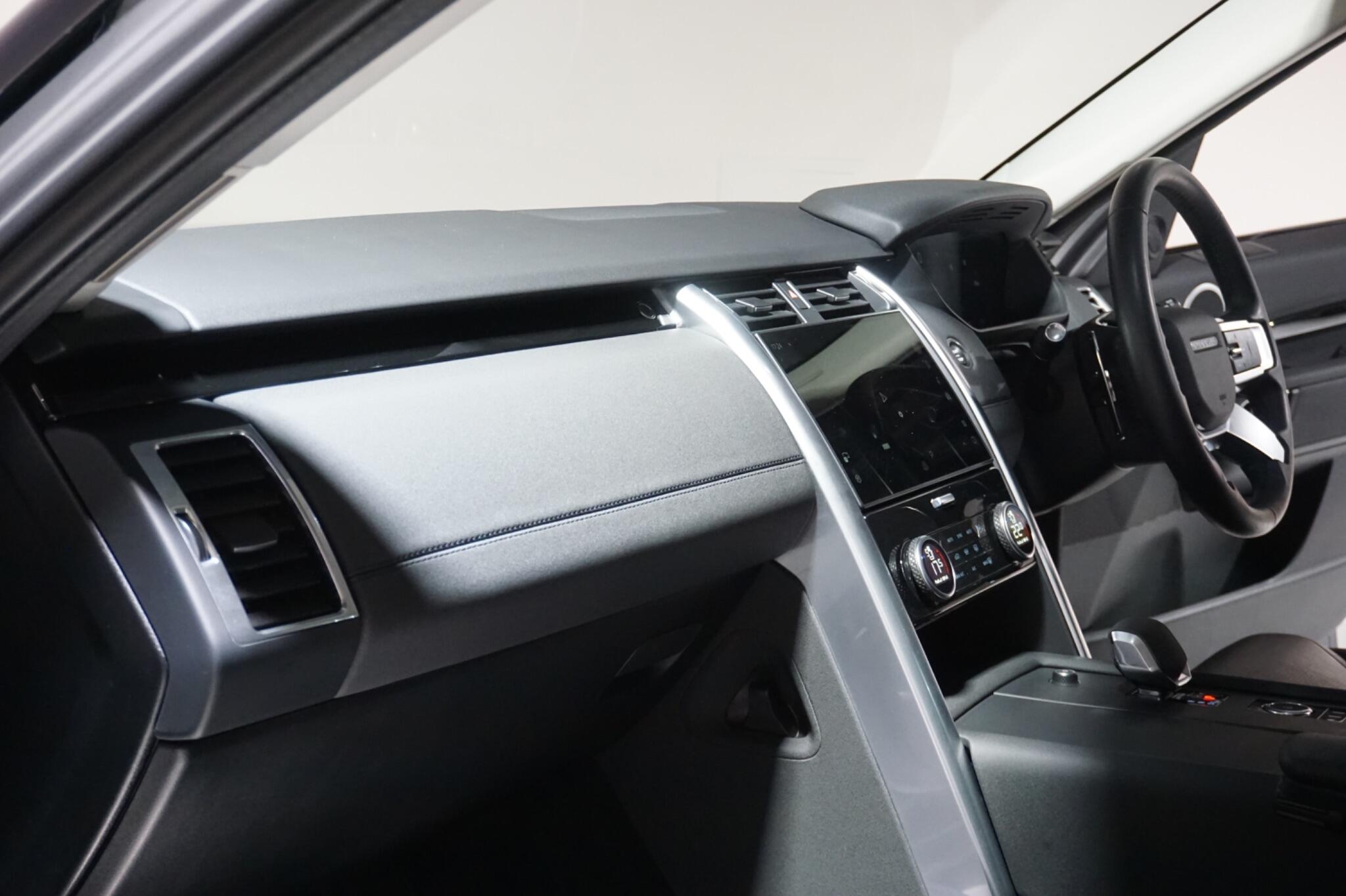 Land Rover Discovery 3.0 D300 MHEV SE SUV 5dr Diesel Auto 4WD Euro 6 (s/s) (300 ps)